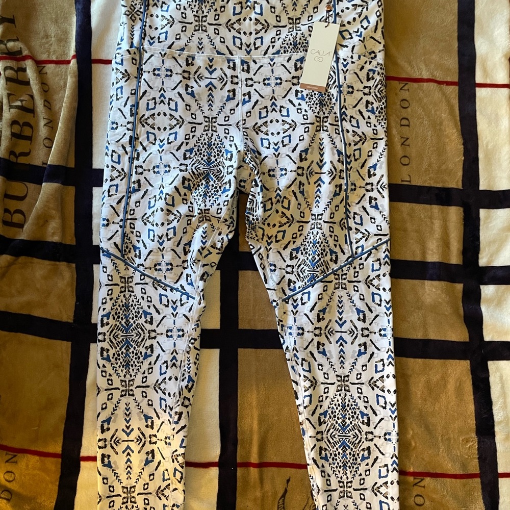 Elegant Black and White Patterned Leggings